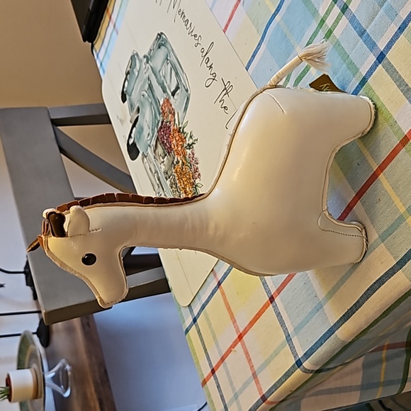 Züny White Leather Giraffe - Picture 2 of 6